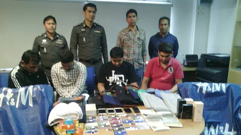 ตร.รวบแก๊งต่างชาติ รูดบัตรเครดิตปลอมซื้อของห้างดังพัทยา