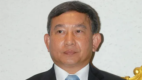 "ประจิน" ลุ้นเปิดเสรีดิวตี้ฟรี