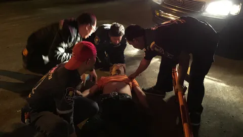 หนุ่มซิ่งบิ๊กไบค์ไถลลื่นน้ำเมือกปลาบนถนนสุขุมวิทเจ็บ