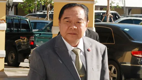 'ประวิตร' การันตี ไร้ล็อบบี้ปมถอดถอนจาก รบ.-คสช.