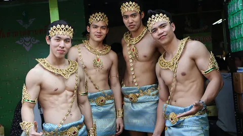 ซี้ดซ้าด! พริตตี้บอยหุ่นล่ำเว่อร์ 'ส้มตำถาดอาบทรัพย์' จตุจักร แซ่บสะเด็ด เผ็ดสะเด่า! (ชมคลิป)