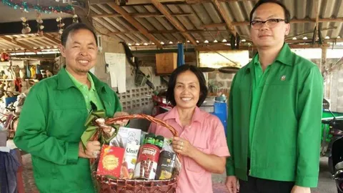 คนมันจะรวย! สาวเถินซื้อสลาก ธกส.ร้อยเดียว ถูกรางวัล20ล้าน  