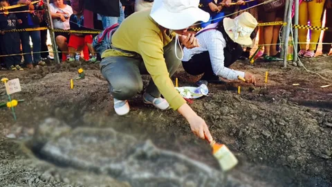 เพชรบูรณ์ ขุดพบโครงกระดูกมนุษย์-เครื่องดินเผา คาดอายุกว่า 2 พันปี