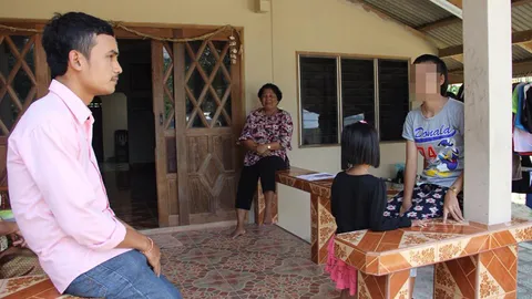 เจอแล้ว ‘น้องน้ำอ้อย’ด.ญ.กำพร้า เจ้าของคลิป‘แม่หนูถูกยิงตาย’ (ชมคลิป)