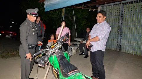 หนุ่มเมาจนคลุ้มคลั่ง ทำร้ายพี่ชาย-พ่อ ตร.เข้าห้ามโดนอีโต้ไล่ฟัน
