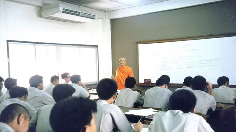 มจร.ชูครูพระสอนต้านยาเสพติด