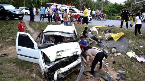 กระบะพาผู้พิการทางหูทัวร์พัทลุง ขากลับพุ่งชนต้นไม้ดับ 2 สาหัส8