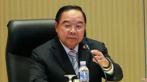 'ประวิตร' ยันจำเป็นคงอัยการศึก แต่ใช้กฎหมายปกติเป็นหลัก