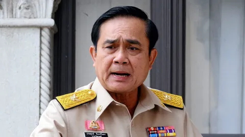 'บิ๊กตู่' อารมณ์ดีแซวสื่อ สั่งแก้กลิ่นท่อทำเนียบ ปัดรังแกย้ายผู้ว่าฯ