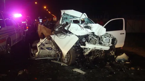 2หนุ่มซิ่งกระบะหาแฟนสาวตัวเมืองร้อยเอ็ด พุ่งชนท้ายรถพ่วงดับ 1 