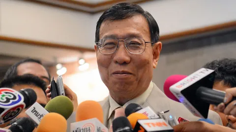 พรเพชร โต้ ผู้ช่วยรมต.กต.สหรัฐฯ ยัน ถอดถอนถูกต้อง