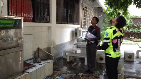 เด็ก ม.1 ตกตึก อาการยังทรง ผอ.ร.ร.ล้อมคอก สั่งติดเหล็กดัด