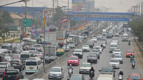 จราจรวิกฤติหนัก! ธุดงค์ธรรมชัย 1,130 รูป'รังสิต-นครนายก' (ชมคลิป)