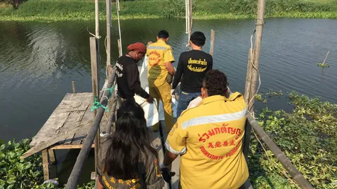 พบศพหนุ่มลาวลอยอืดคลองสมุทรปราการ มือซ้ายกำพระแน่น