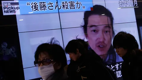 โลกโซเชียลลือสนั่น! ตัวประกันญี่ปุ่น กะพริบตาเป็น ‘รหัสมอร์ส’ ก่อนตาย (ชมคลิป)