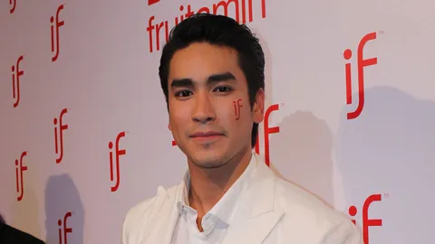 โนดราม่า! ‘ณเดชน์’ แจง 'แม่แก้ว' ไม่ได้ตั้งใจครอปรูป ‘ญาญ่า’ ออก (ชมคลิป)