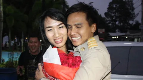 'ปลัดหนุ่ม' จัดฉากรวบแฟนสาวขอแต่งงาน ยอมรับผิด เข้าแจงผู้ว่าฯ