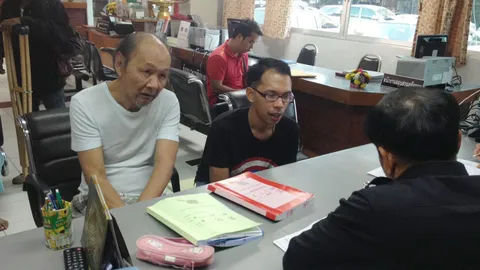 พ่อ 'เต๋า' สมชาย เข็มกลัด โร่แจ้งความ ถูกหนุ่มชาวจีนคืนของไม่ครบ