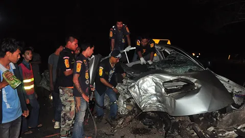 หนุ่มชุมพร ซิ่งปิกอัพเสียหลักชนต้นสน คอหักดับคาที่