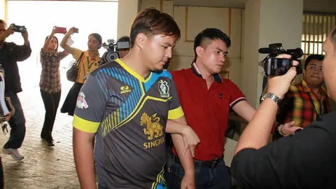 ผัดฟ้องฝากขัง 2 ผู้ต้องหา คดีหมิ่น แถลงการณ์ปลอม (ชมคลิป)