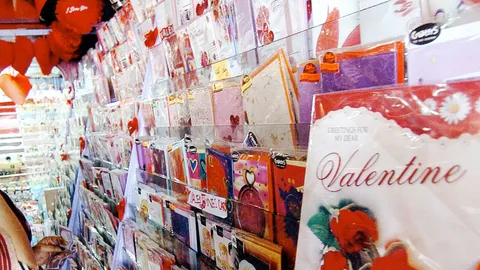 ผลสำรวจชี้ คนภาคกลางสุดโรแมนติก นิยมซื้อการ์ดเป็นของขวัญวาเลนไทน์