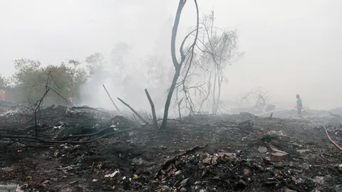 ควบคุมได้ ไฟไหม้บ่อขยะ‘แพรกษา’ ดับแล้วเหลือแต่ควัน  (ชมคลิป)