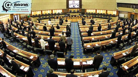 จับตาร่างรัฐธรรมนูญเรื่องสื่อ: ระวังเตะสุกรเข้าปากสุนัข?