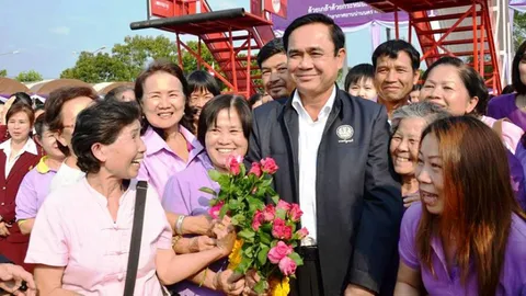 'บิ๊กตู่' ร่วมงานเฉลิมพระเกียรติ 60 พรรษาพระเทพฯ ชาวน่านต้อนรับชื่นมื่น