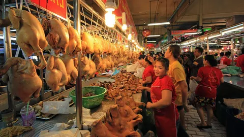 ไหว้ตรุษจีน จับจ่ายยังคึกคัก