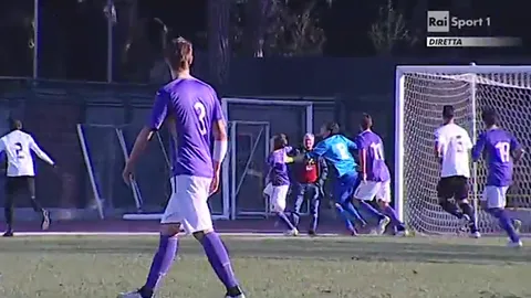 ชมคลิปลูกยิงสกอร์เปียนส์คิก! ในเกมเยาวชนอิตาลี