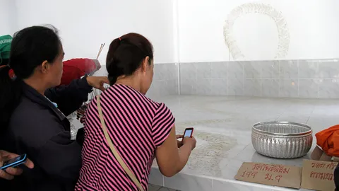 คอหวยกวาดเกลี้ยงแผง 199 เลขเด็ด‘รอยพญานาค’