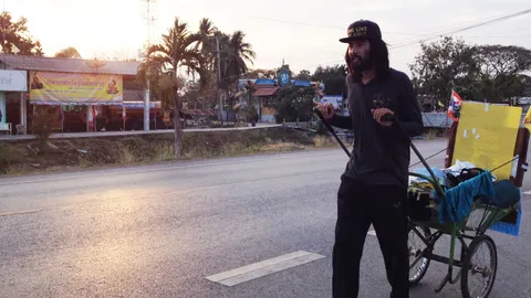 หนุ่มอดีตพิธีกรทีวี เดินเท้าเทิดพระเกียรติในหลวง กว่า 2,000 กม.แล้ว