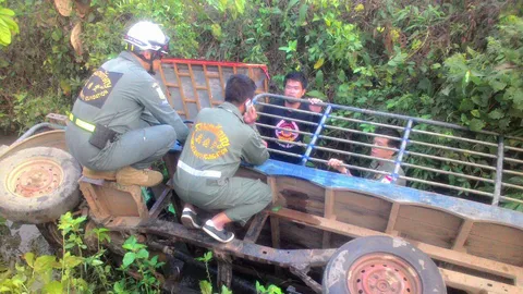 ถึงฆาต! หนุ่มใหญ่เมืองมะขามหวาน ขับอีแต๋นตกคูทับตัวเองเสียชีวิต