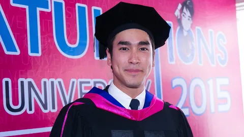 'ณเดชน์' ดีใจคว้าเกียรตินิยม เผย 'ญาญ่า' ส่งข้อความยินดี  