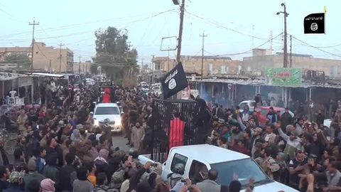 ไอซิสแพร่คลิปใหม่ แห่ประจาน 21 นักรบเคิร์ดกลางถนนอิรัก