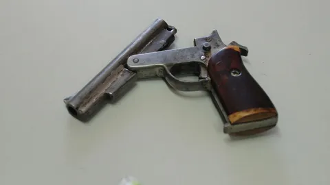 รวบทันควัน! นร.ชาย มือยิง ม.5 ดับ หึงตีตัวออกห่าง