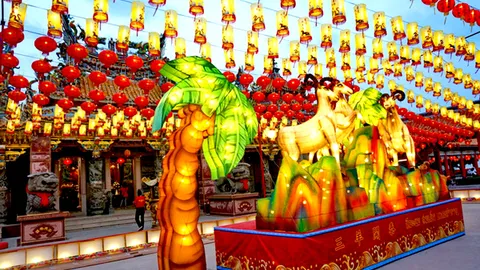 คลิกเดียวรู้! ชวนทัวร์ทั่วกรุง 7 แหล่งช็อปชิมชิลสุดอะเมซิ่ง!