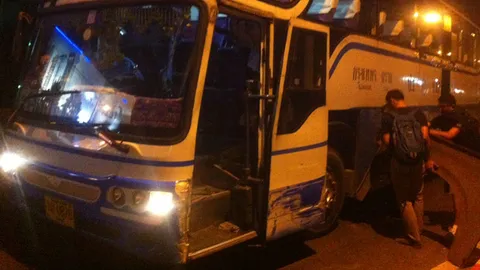 ไล่ออกแล้ว!! โชเฟอร์ 'ทัวร์เจ๊เกียว' เมา ชนดะ หวิดร่วงสะพาน (ชมคลิป)