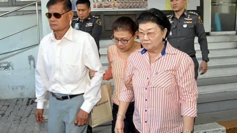 พ่อแม่ ‘ศรีรัศมิ์’ เศร้า ถูกส่งเข้าเรือนจํา (ชมคลิป)