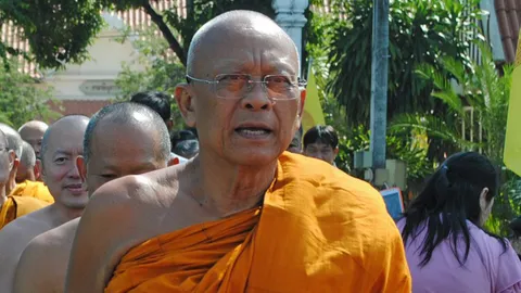 'พระสุเทพ' ยันไม่ยึดติด นายกฯ คนนอก แต่มาแล้วบ้านเมืองต้องปลอดภัย