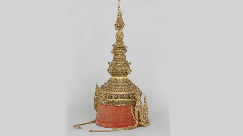 โจรบุกพิพิธภัณฑ์กรุงปารีส ฉก 'พระมหาพิชัยมงกุฎจำลอง' (ชมคลิป)