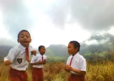 มันเป็นฟิลลิ่ง! 3 หนุ่มน้อยอินโดฯ กับMVจัดเต็ม