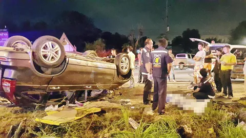 หนุ่มระยองขับเก๋งเสย จยย.ชายนิรนามพลิกคว่ำดับ 2ศพ