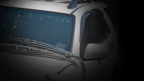 ฟอร์จูนเนอร์หลุดโค้งยูเทิร์น พุ่งชนรถตู้ บาดเจ็บ 11 คน