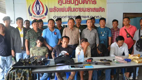 จนท.บุกบ้านหรู รวบทนายคนดังเมืองคอน ยึดยาบ้าแสนเม็ด