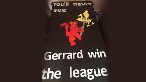 แฟน 'ผี' แสบ! ทำป้ายผ้าล้อ 'เจอร์ราร์ด' ในเกมเอฟเอ คัพ