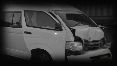 รถตู้โดยสารพุ่งชนท้าย 10 ล้อ ดับอนาถ 1 เจ็บระนาว