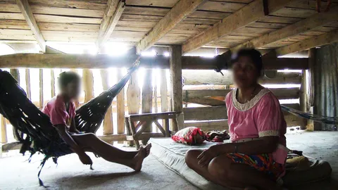 แม่วัย 48 หาเงินรักษาลูกป่วยออทิสติก ฝืนขังใต้ถุนบ้าน ออกไปรับจ้าง