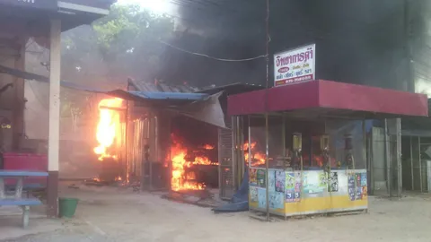 ร้อนจัด! ไฟไหม้ปั๊มน้ำมันเมืองคอน เสียหายกว่า 1 ล้าน