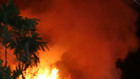 ไฟไหม้โรงสีบุรีรัมย์ ข้าวรอส่งออกวอดกว่า 100 ตัน